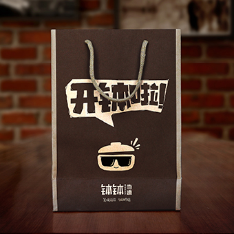 年轻化的品牌体验，<br />让石锅饭底气十足！