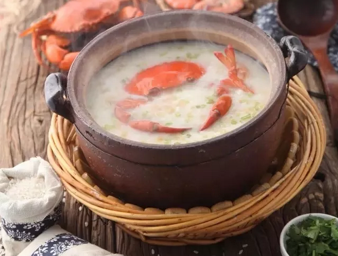 一碗粥打造了一家属于自己的品牌潮汕砂锅粥！