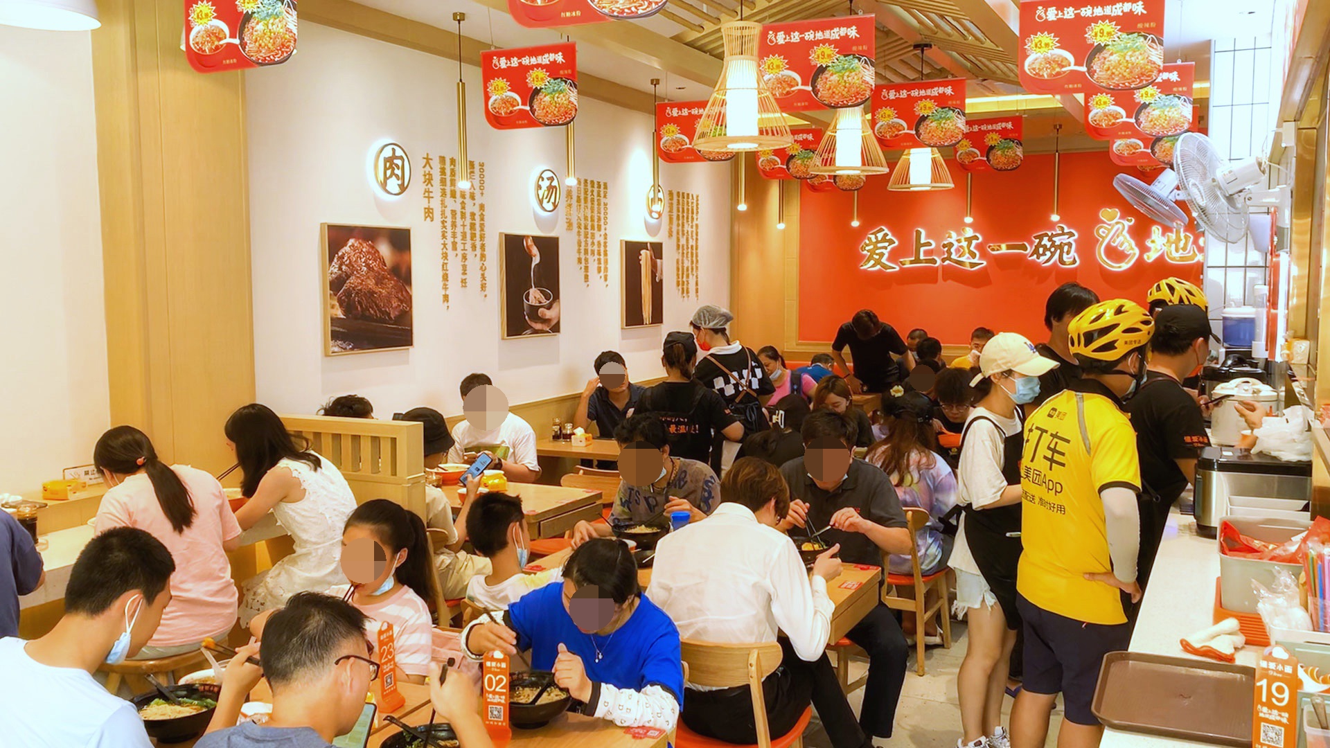揭秘：如何挑选最适合你的餐饮品牌设计机构？